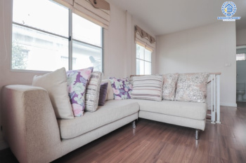 *****บ้านมือสองโซนนนทบุรี ม.มัณฑนา ปิ่นเกล้า-พระราม5 แบรนด์ดังจาก L&H สุดปัง ! บ้านหันทิศตะวันตกเฉียงใต้ บรรยากาศเงียบเป็นส่วนตัว หน้าบ้านไม่ชนใคร บนเนื้อที่ 61 ตร.ว. ฟังก์ชัน 3 ห้องนอน 3 ห้องน้ำ 2 ที่จอดรถ แถมฟรี !!  แอร์ 5 เครื่อง และ เครื่องทำน้ำอุ่น 2 เครื่อง Facilities ครบครัน! บนทำเลเดินทางสะดวก หน้าโครงการติดถนนนครอินทร์ ใกล้วงเวียนพระราม5 และจุดขึ้นทางด่วน "ศรีรัช"